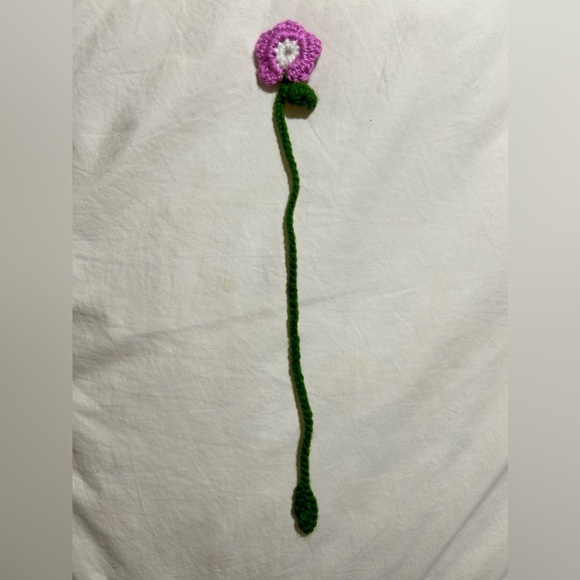 Handmade 🧶 Flower Bookmark 🐝 - Picture 4 of 4